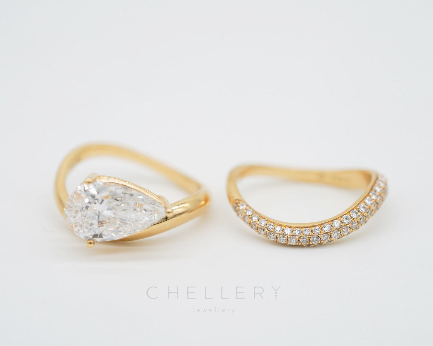 Pear Shaped 3-edge Curve Diamond Ring