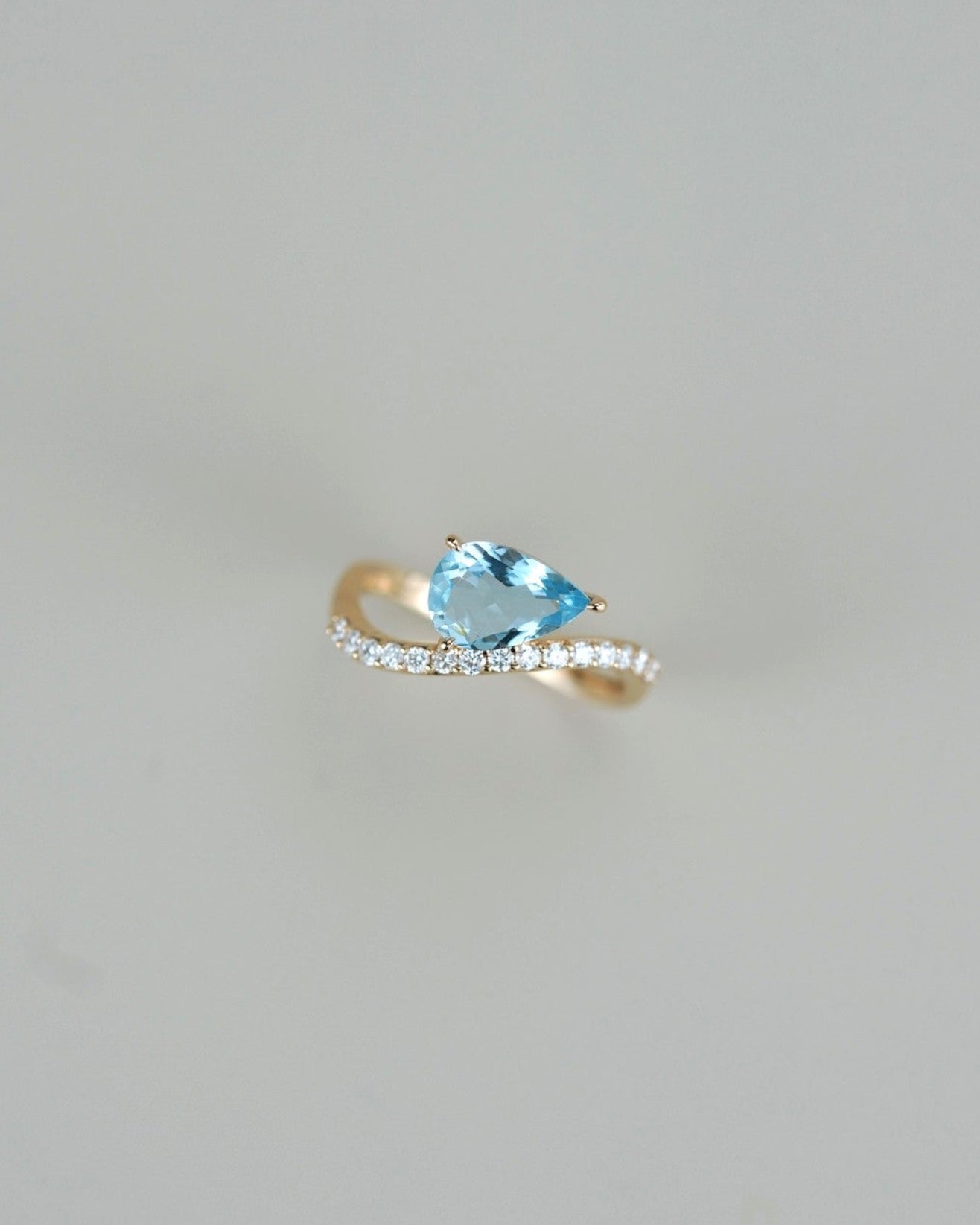The Mediterranean Curvy Ring
