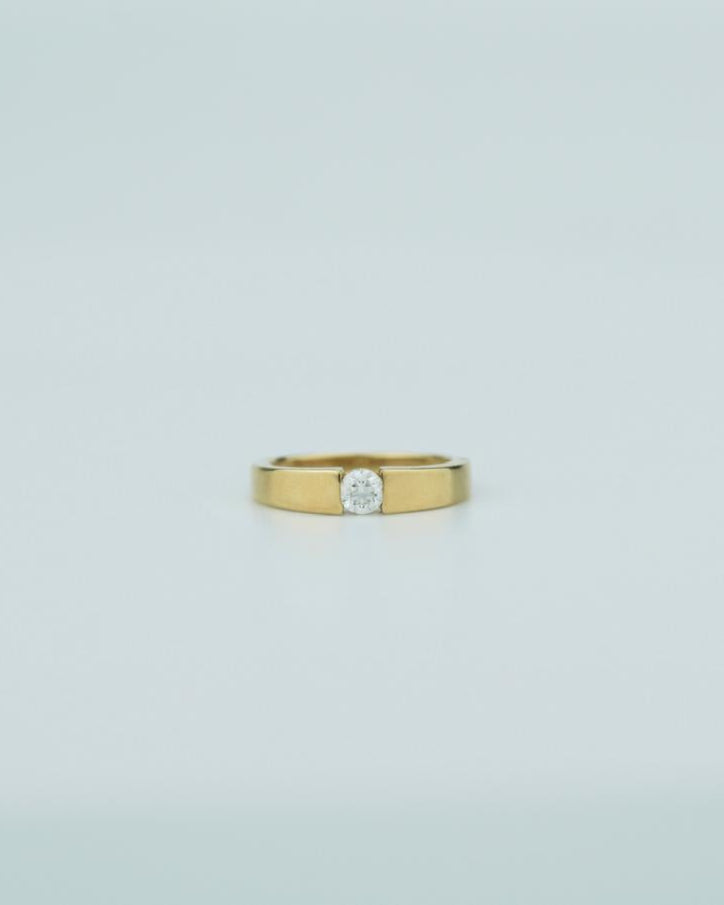 Round Diamond 18K Gold Bold Ring