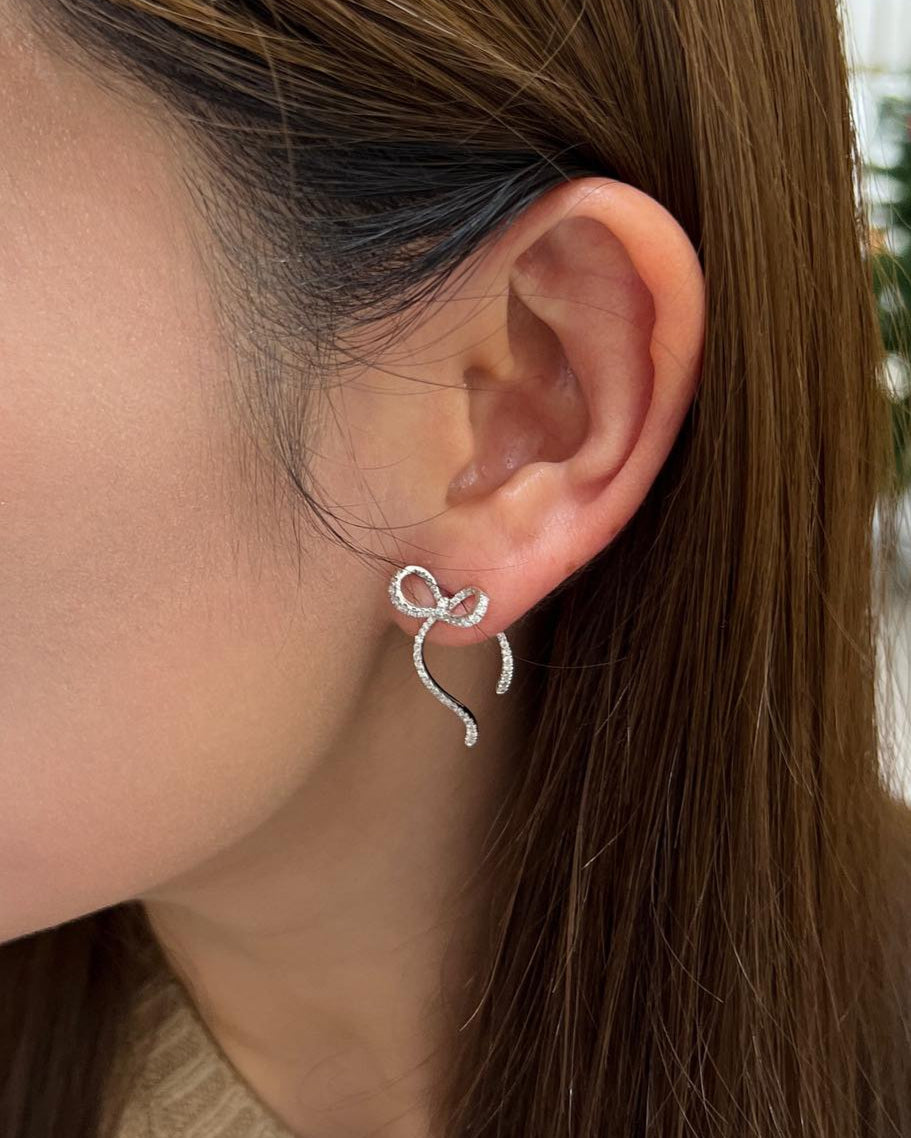 3D Ribbon Diamond Earring