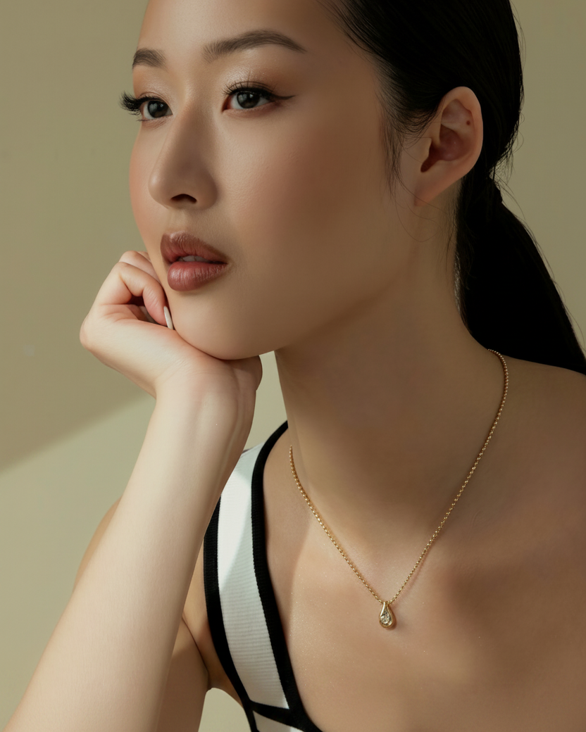 Gold Teardrop Diamond Necklace