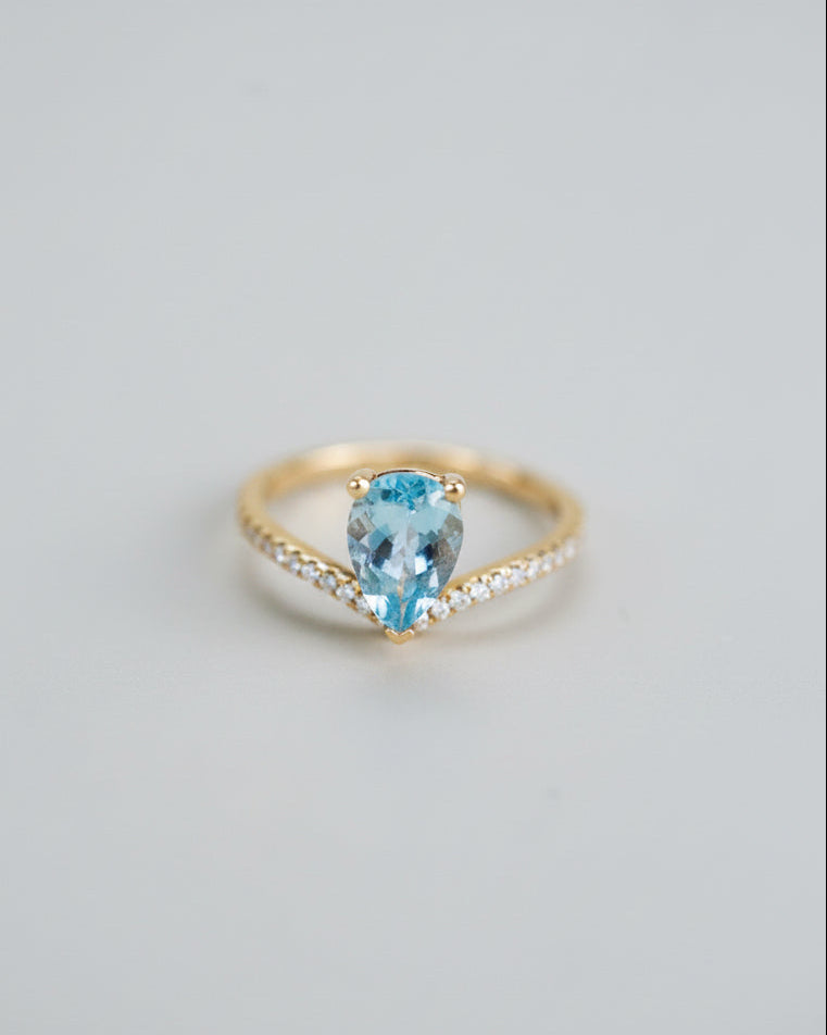 Pear Aquamarine V-Shape Diamond Ring